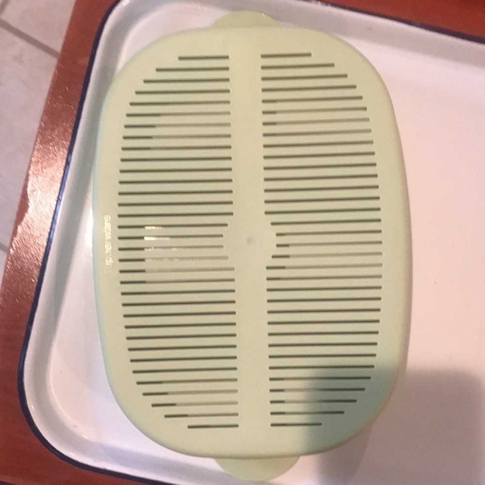 Tupperware Oval MicroCooker - Picture 8 of 16